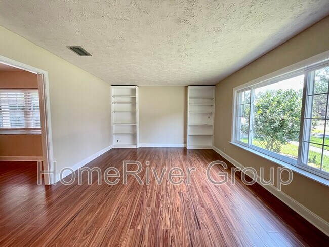 Foto del edificio - 2105 W Country Club Dr