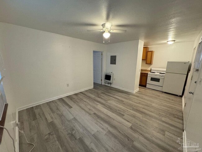 Foto del edificio - 205 Holmes Dr