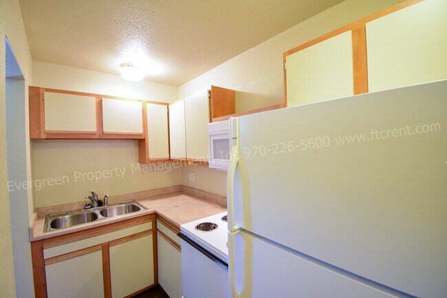 Building Photo - 927 James Ct