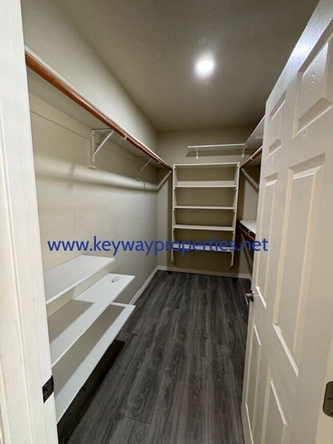 Building Photo - Beautiful 3 bed 2 bath house