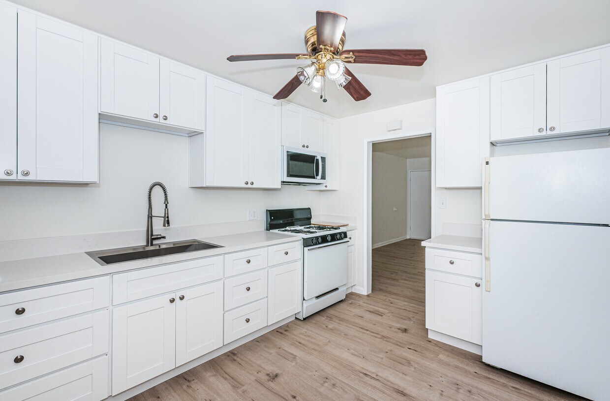 Foto principal - 4160 Alabama St