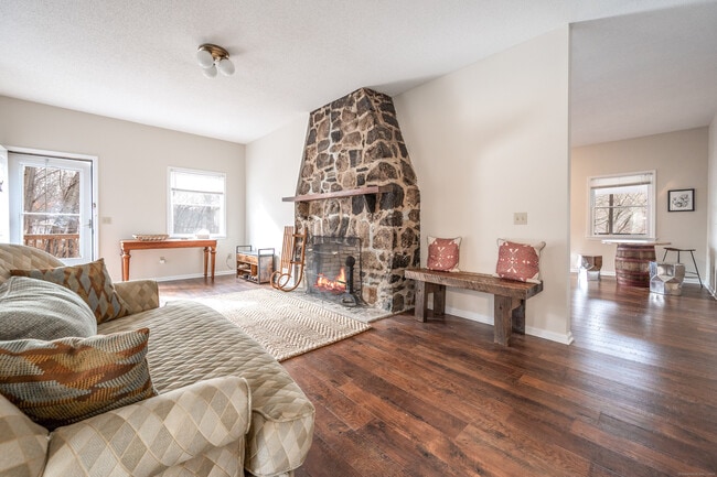 Building Photo - 20 Musnug Rd