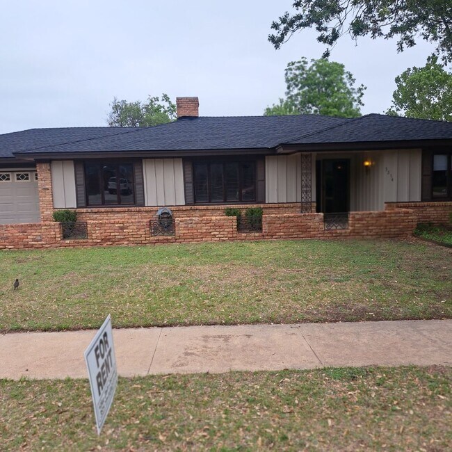 Building Photo - 3514 77th Dr