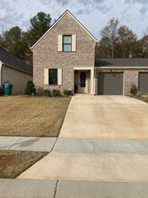 Building Photo - 1032 Stonebrook Ln