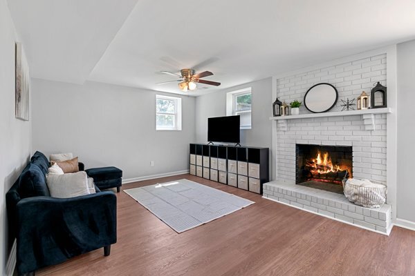 Building Photo - 399 W Sandtown Rd SW