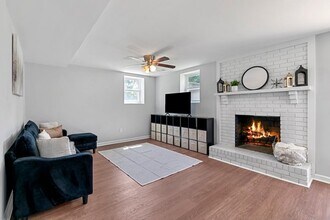 Building Photo - 399 W Sandtown Rd SW