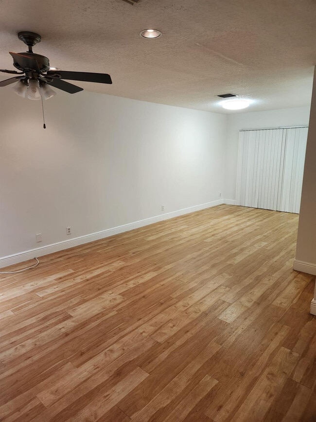 Building Photo - 1137 American Way