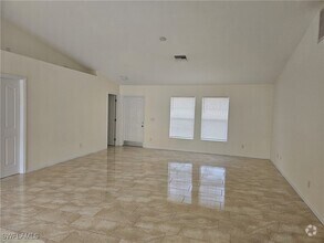 Building Photo - 1146 Venetia St