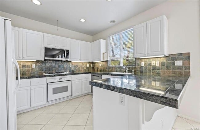 Building Photo - 26934 Colonial Ln