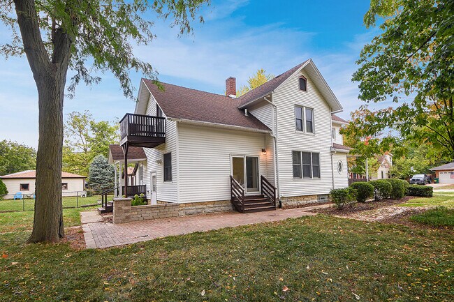 Building Photo - 15132 S Dillman St