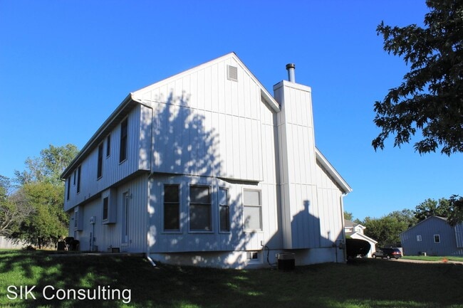 Building Photo - 3 br, 2.5 bath House - 6644 W 152nd St