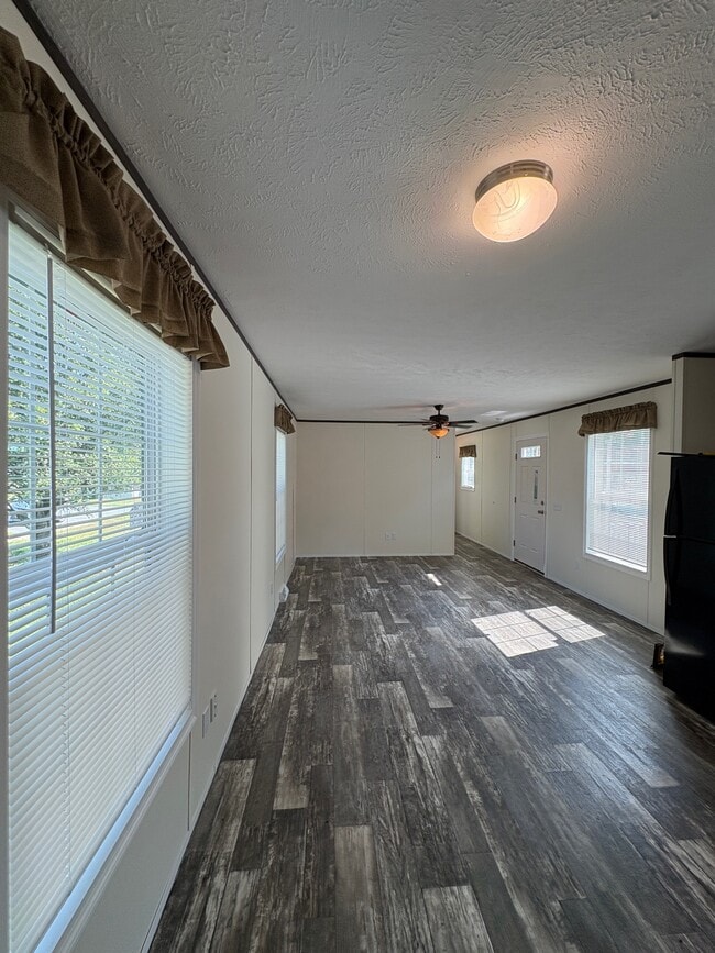 Building Photo - 19 Doe Dr