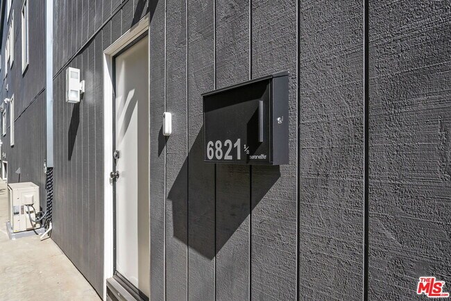 Foto del edificio - 6821 E Ocean Blvd