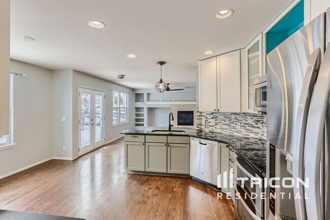 Foto del edificio - 4565 Larksong Dr