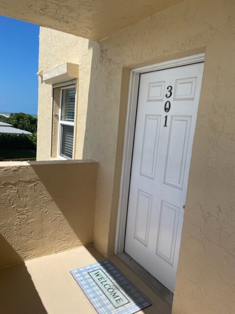 Building Photo - 1095 N Hwy A1A