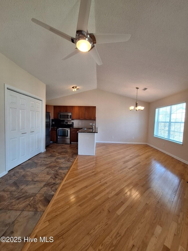 Building Photo - 2912 Mulberry Ln