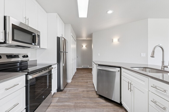 Building Photo - Sunset Summit Apartments