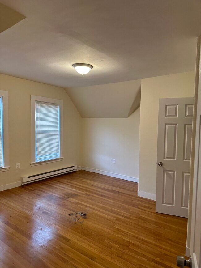 Building Photo - 9 Homes Ave
