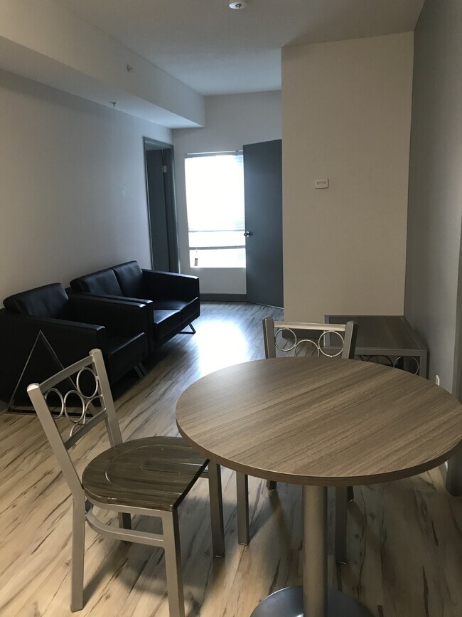 Building Photo - 258C-258C Sunview St