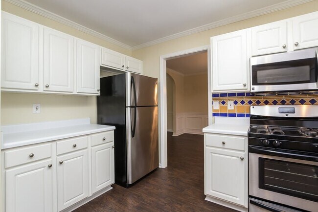 Building Photo - 2105 Westwind Dr