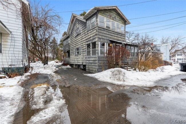 Foto del edificio - 104 Kincaid Ave