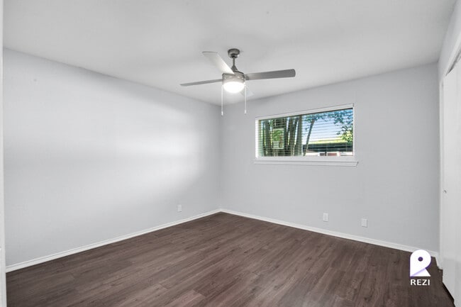 Building Photo - 6812 S Congress Ave