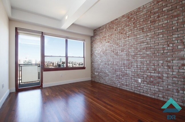 Foto del edificio - 240 Meeker Ave