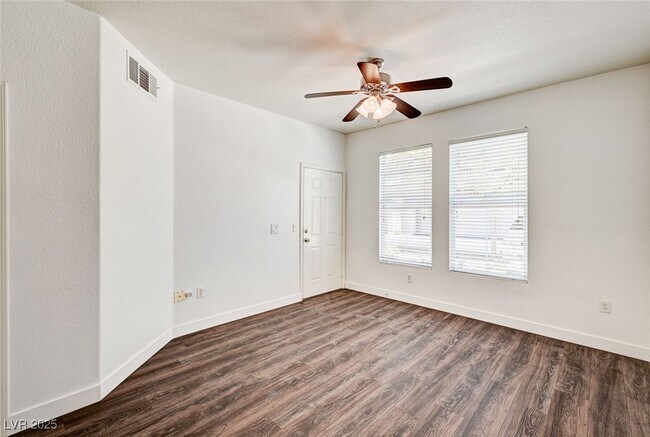 Foto del edificio - 10550 W Alexander Rd