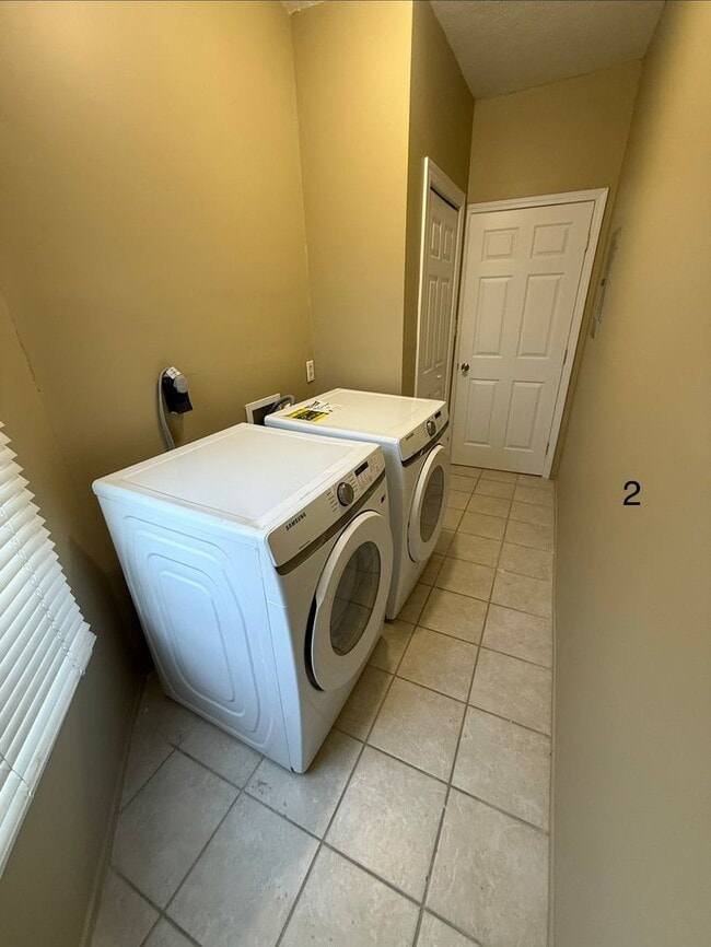 Photo - 711 W Maxwell St Apartment