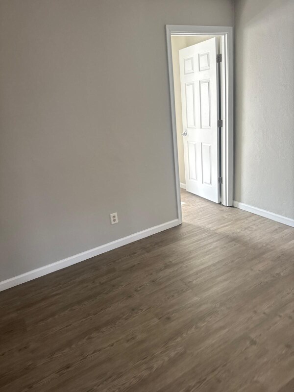 Foto del edificio - 1328 Juniper Dr