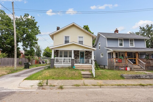Building Photo - 1150 E Sycamore St
