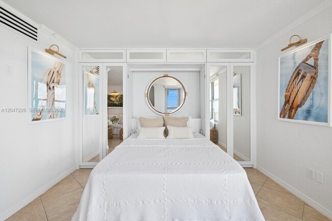 Building Photo - 2899 Collins Ave