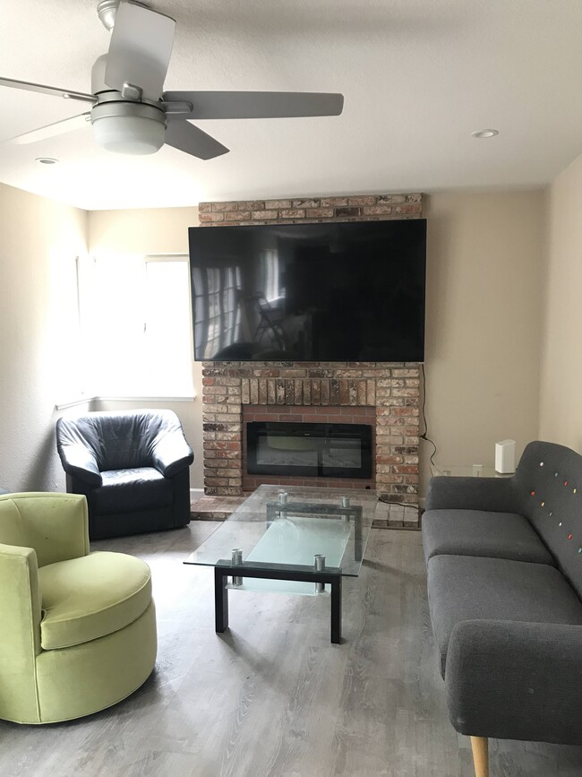 Building Photo - 2839 Bluebell Cir