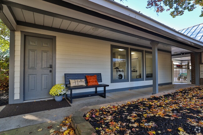 Laundry Center - Windmill Apartments