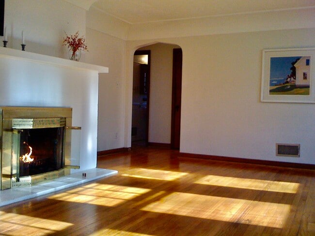 Living room - 1141 N Wayne St