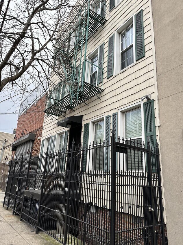 1010 46th Rd Unit 2R, Queens, NY 11101 Apartment for Rent in Queens