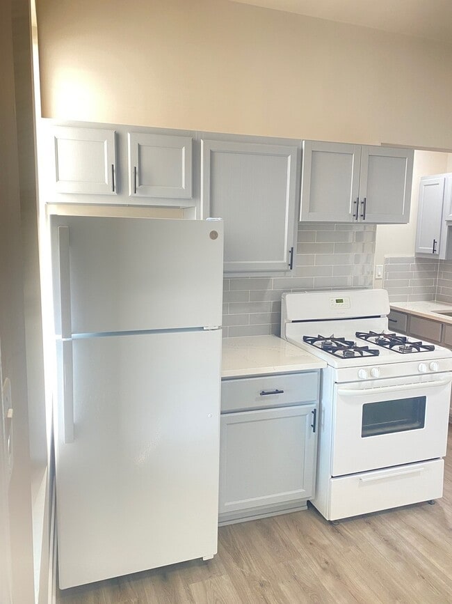 Building Photo - 856 N Mozart St
