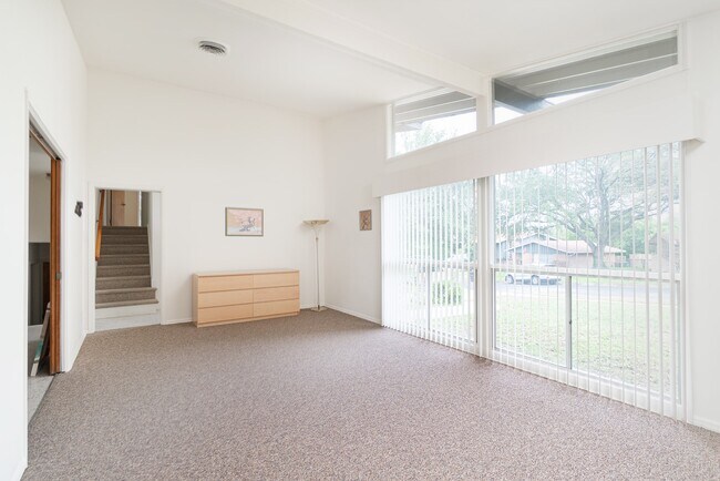Building Photo - 3811 Ridgeline Dr