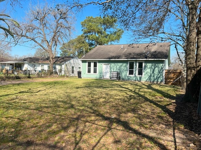 Foto del edificio - 5030 Marietta Ln