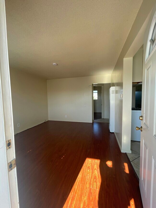 Foto del edificio - 1023 E 12th St