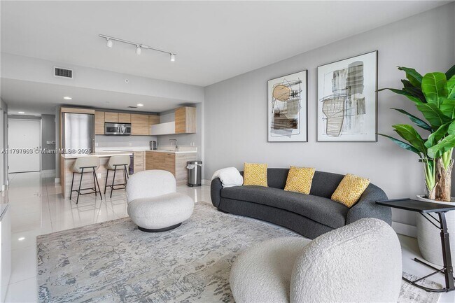 Building Photo - 16385 Biscayne Blvd
