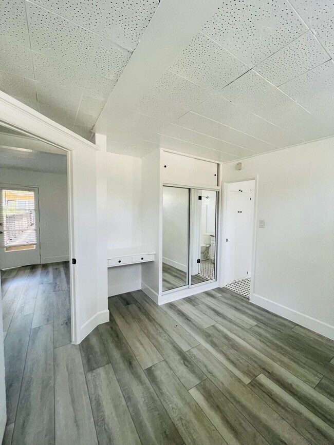 Interior Photo - Cottages D Caroline Atlas