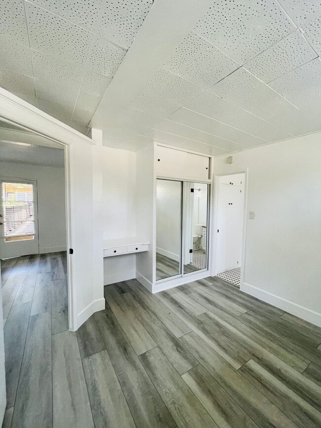 Interior Photo - Cottages D Caroline Atlas
