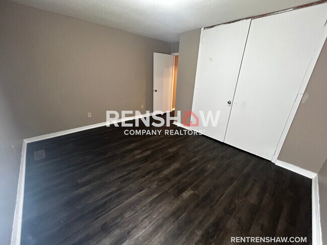 Foto del edificio - 51 Lealand Ln