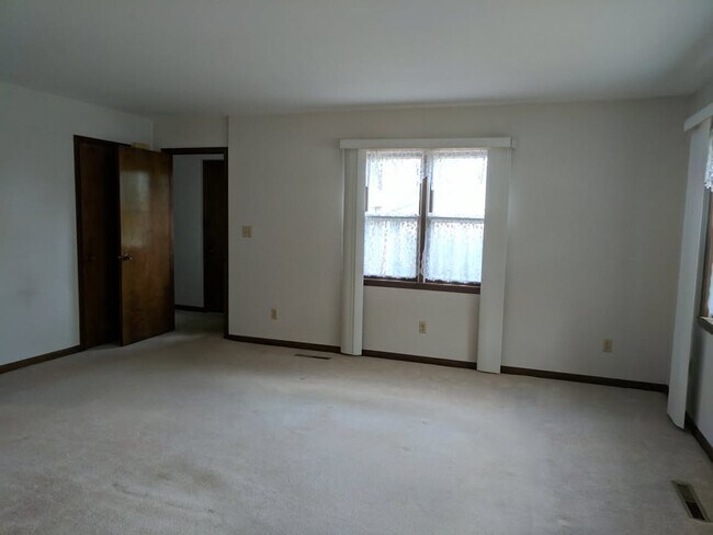 Building Photo - 107 Spruce St