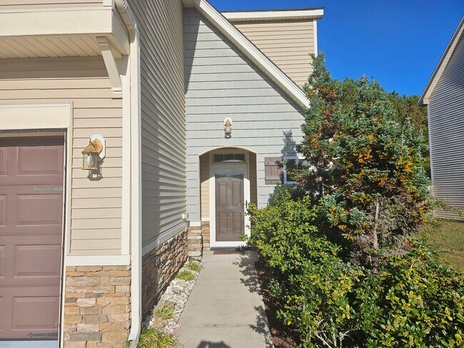Foto del edificio - 3 Bedroom 2.5 bath unfurnished home in The Landing at Mill Creek - Sneads Ferry