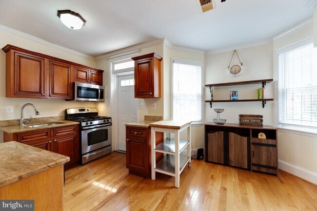 Building Photo - 1637 Kramer St NE