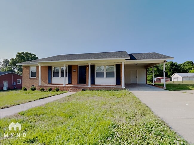 Building Photo - 221 Tanglewood Dr