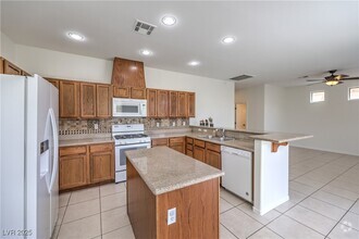 Building Photo - 10057 Bonterra Ave