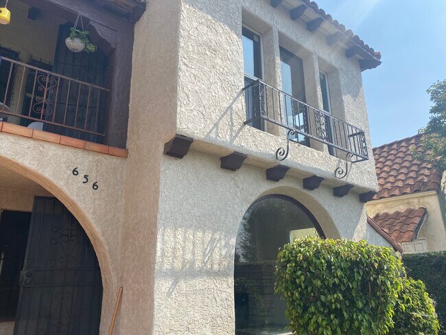 Building Photo - 656 N La Jolla Ave